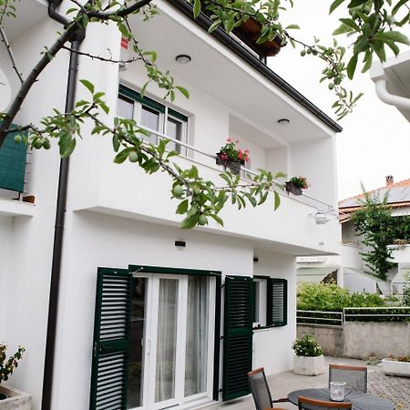 Apartments Petri - Close To The Sea Тисно Екстериор снимка