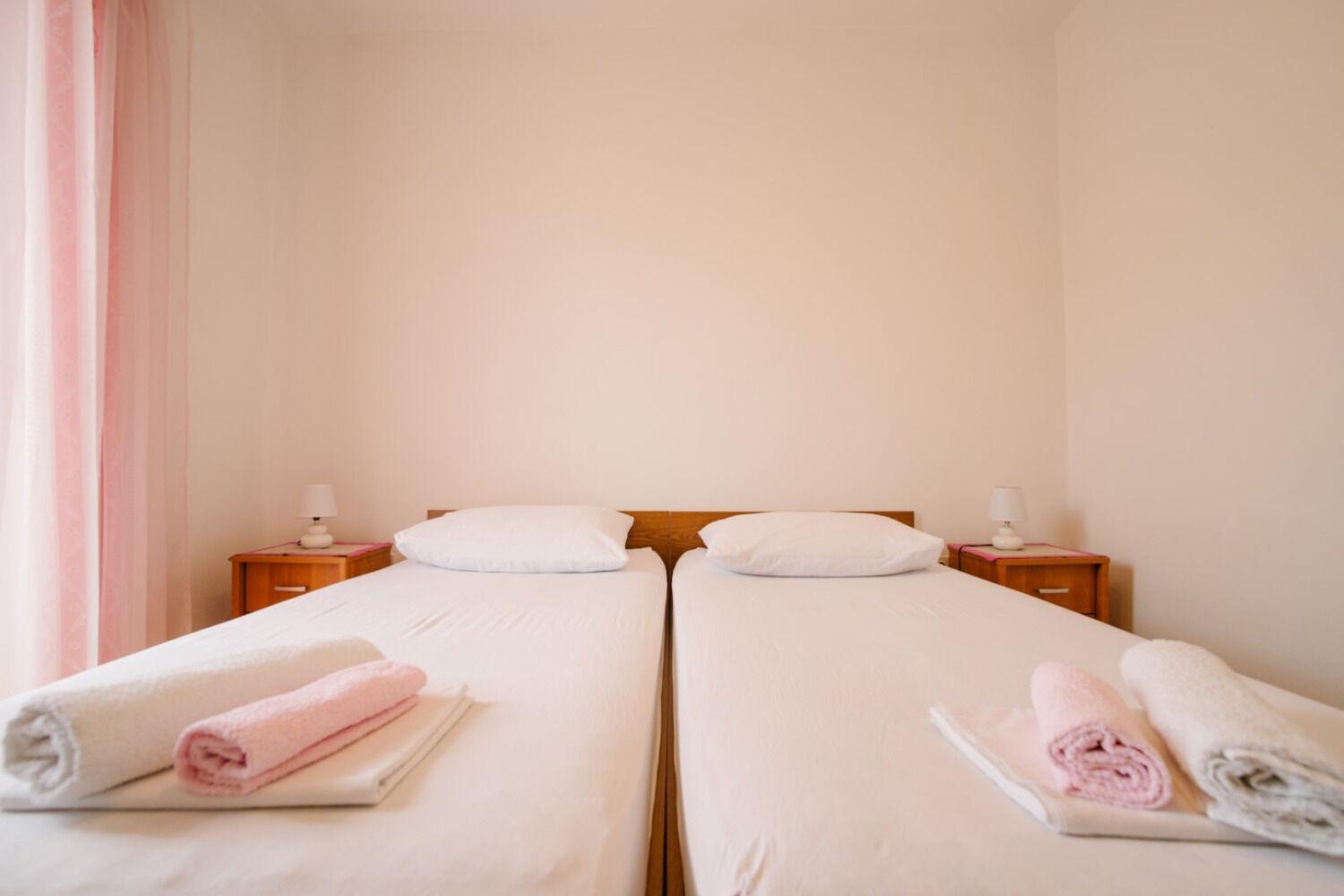 Apartments Petri - Close To The Sea Тисно Екстериор снимка