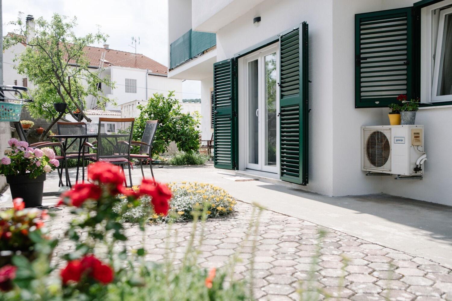Apartments Petri - Close To The Sea Тисно Екстериор снимка